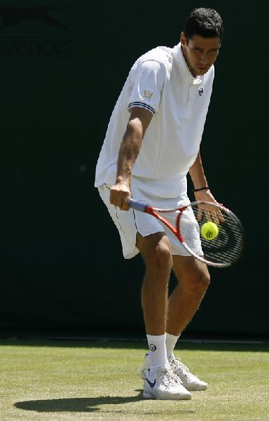 Hanescu mai urca o treapta la Wimbledon